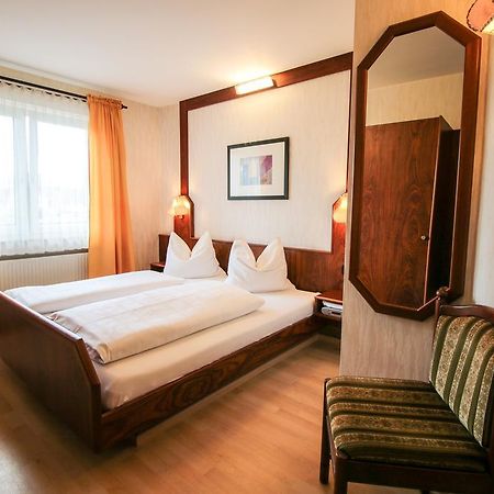 Hotel-Restaurant Und Gaestehaus Loewen Süßen Exteriér fotografie