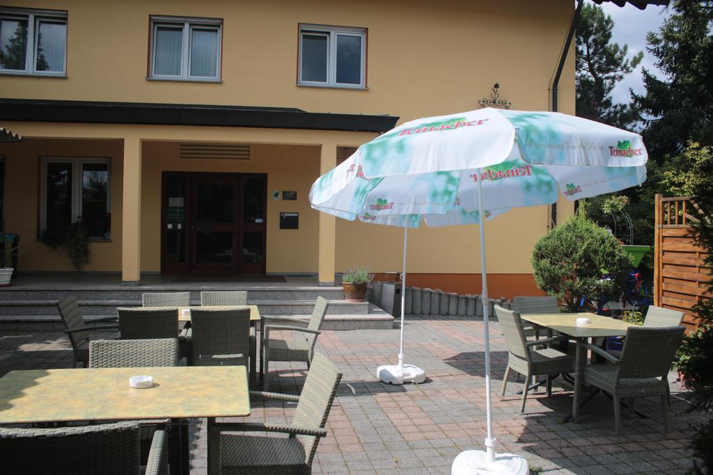 Hotel-Restaurant Und Gaestehaus Loewen Süßen Exteriér fotografie