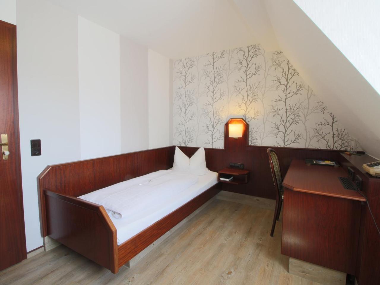 Hotel-Restaurant Und Gaestehaus Loewen Süßen Exteriér fotografie