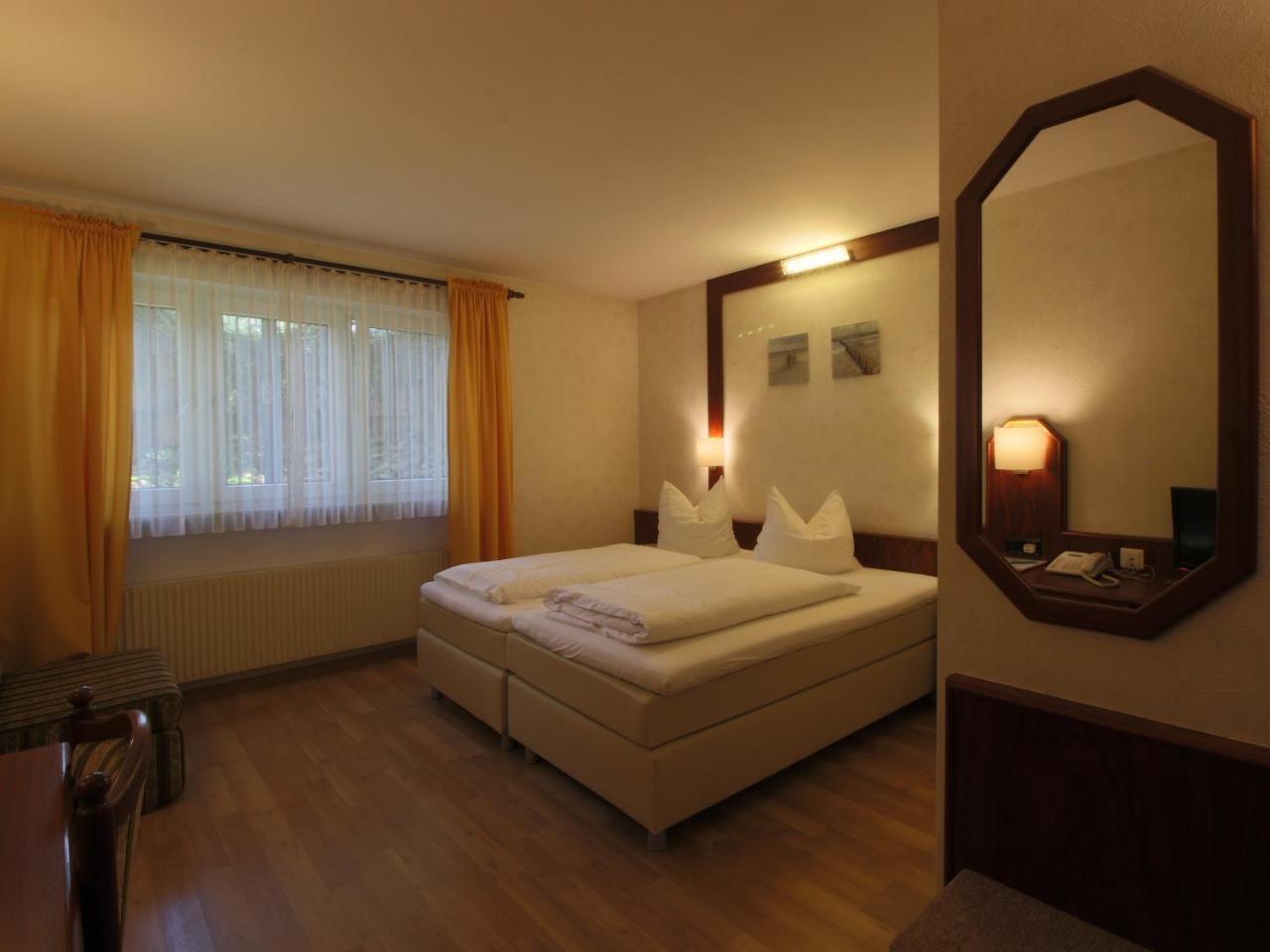 Hotel-Restaurant Und Gaestehaus Loewen Süßen Exteriér fotografie