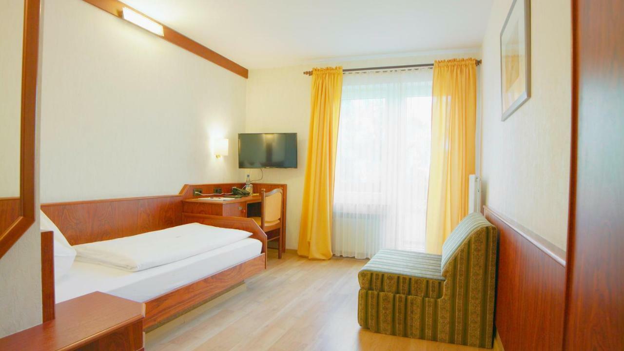 Hotel-Restaurant Und Gaestehaus Loewen Süßen Exteriér fotografie